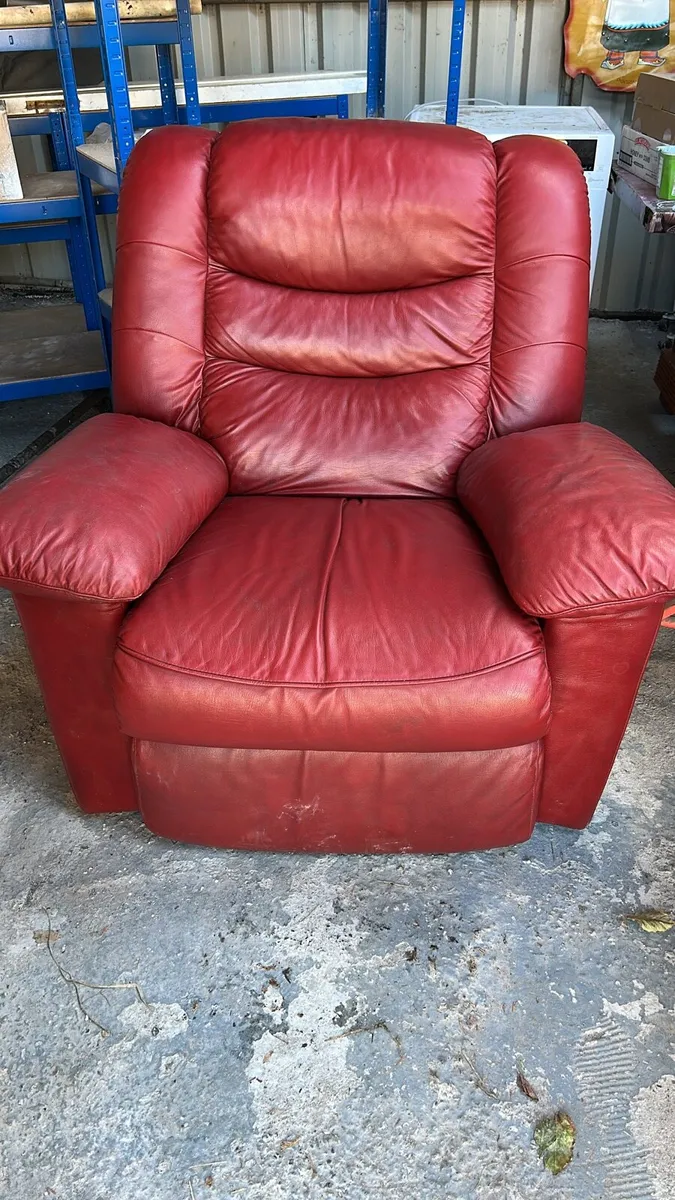 3 + 1 +1 leather sofa set - Image 3