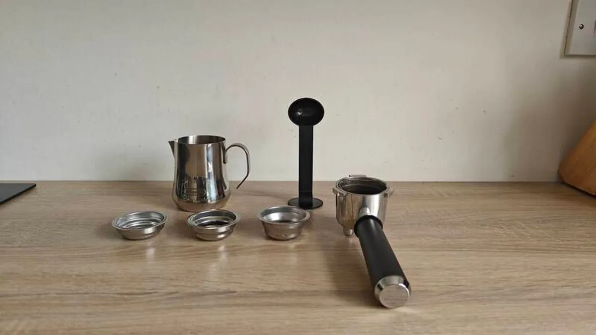 Delonghi Dedica Coffee Machine - Image 2