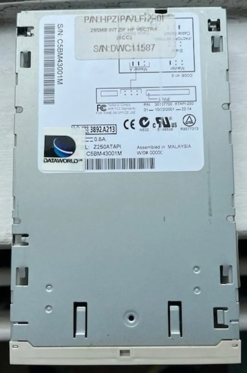 Iomega Zip 250 ATAPI 250MB Internal 3.5" Drive - Image 2
