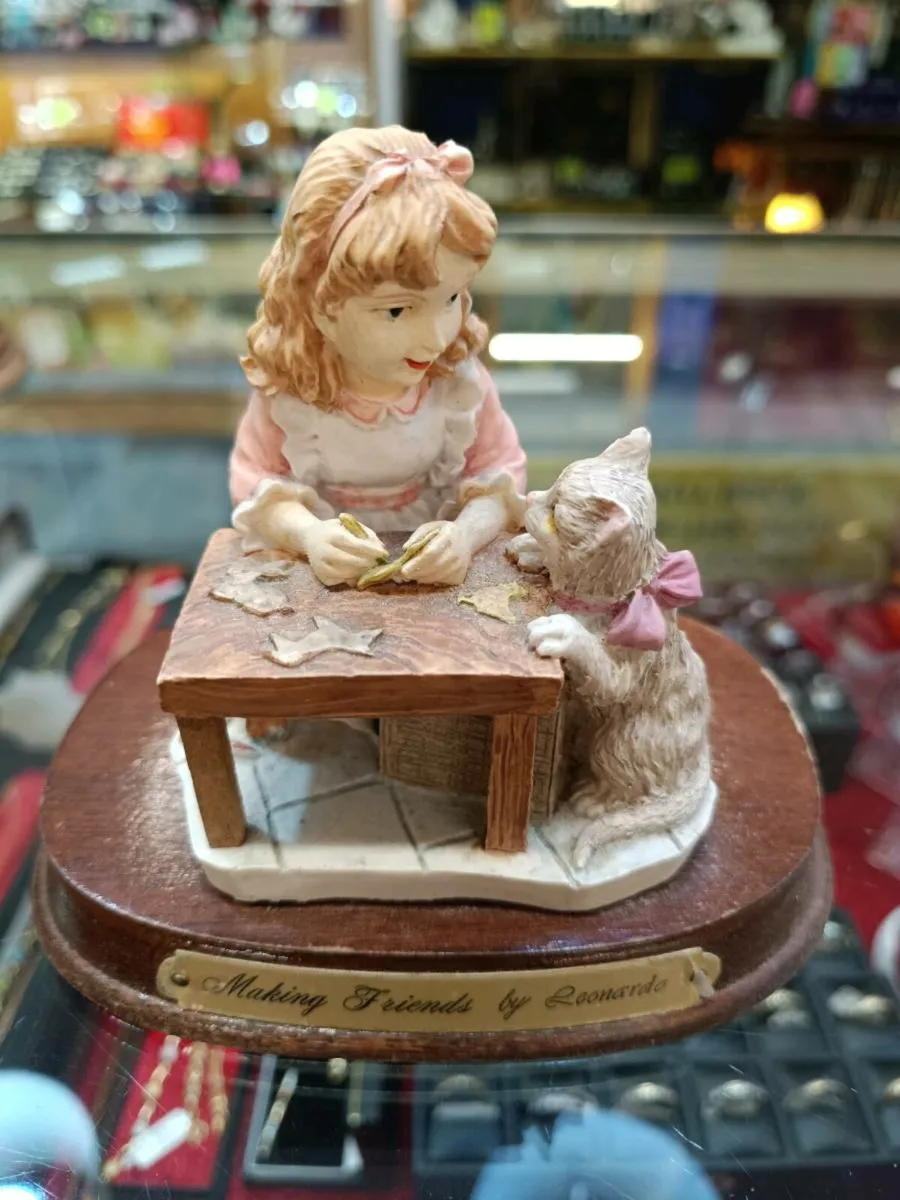 Leonardo's Collection Figurine "Making Friends" - Image 2