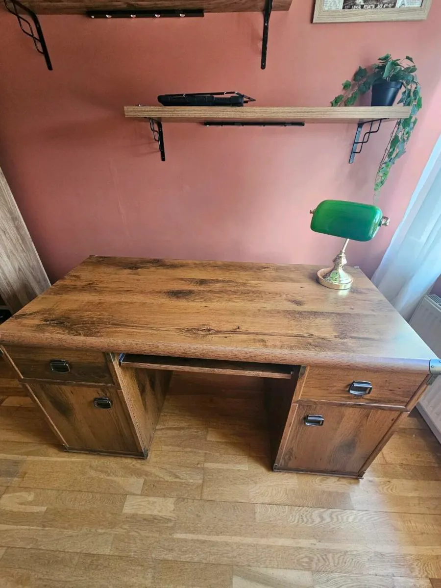 Office desk - Image 1