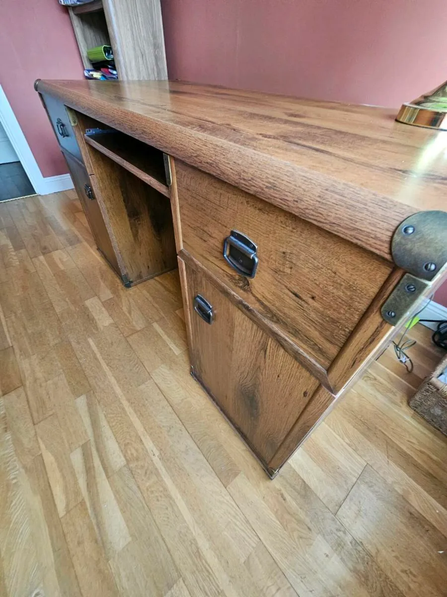 Office desk - Image 2