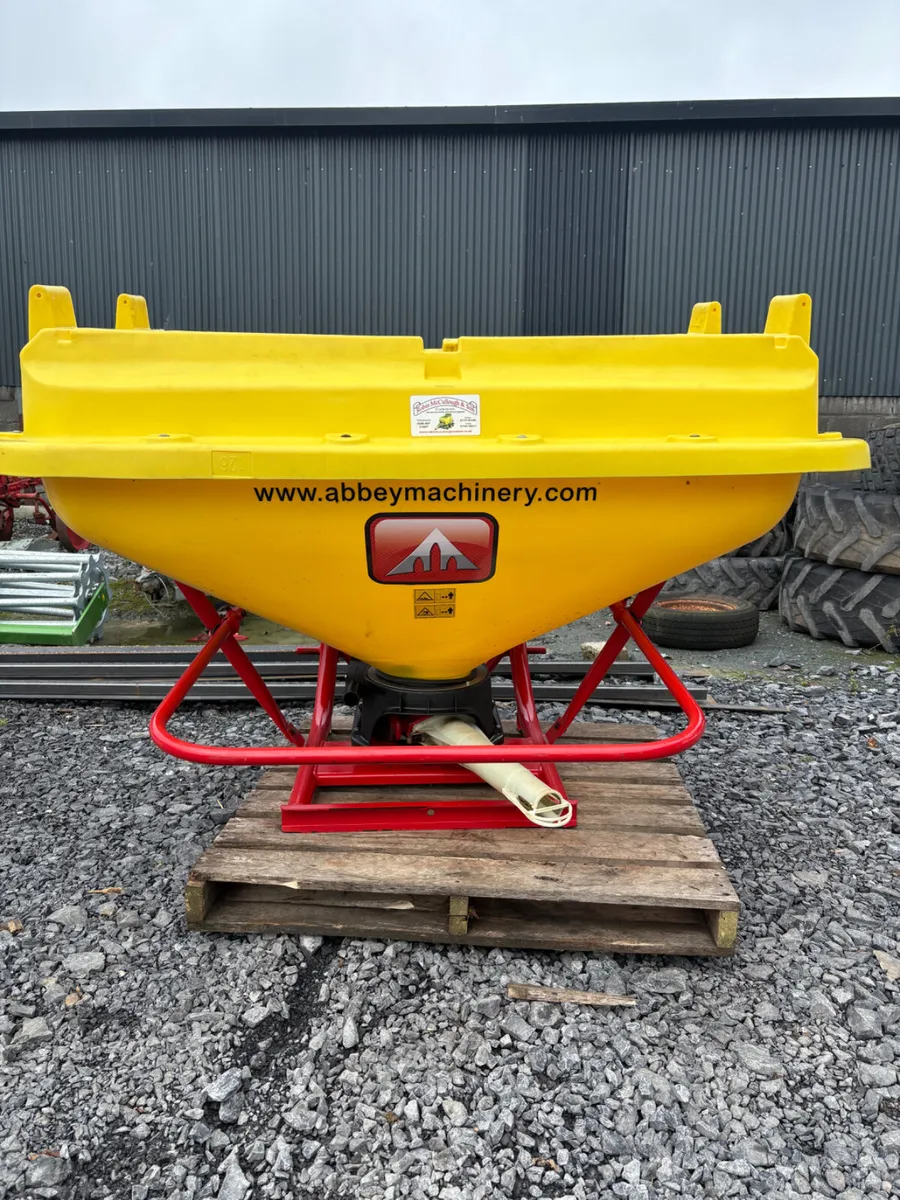 Abbey Wagtail  Fertiliser Spreader - Image 1
