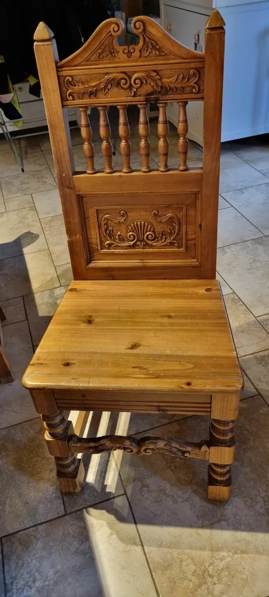 Table & Chairs - Image 2
