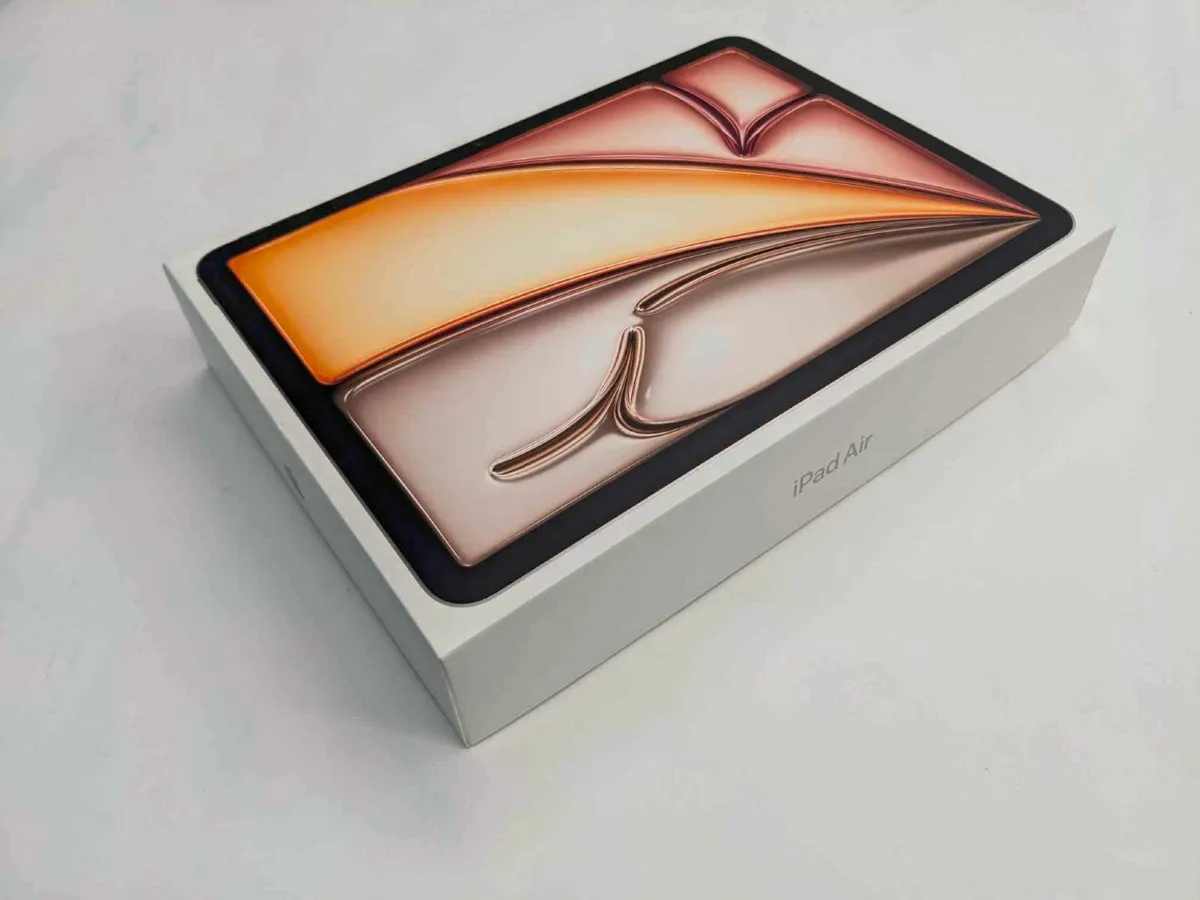 Apple iPad Air 7th Gen. NEW - Image 3