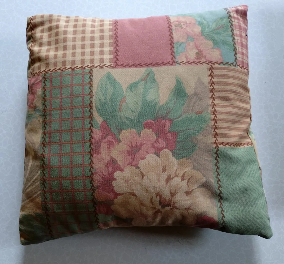 2 CUSHIONS (LOVELY CONDITION). - Image 3