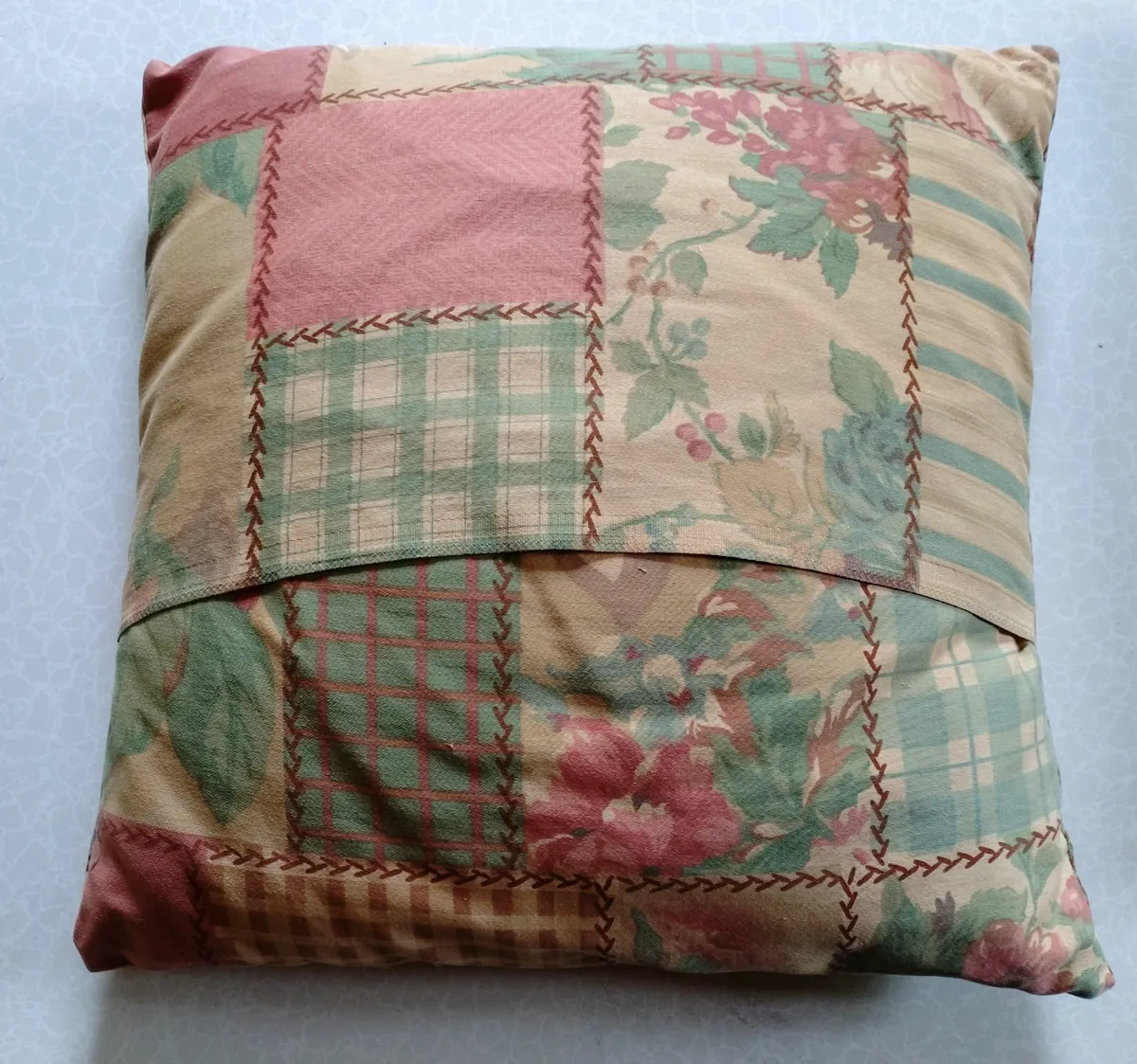 2 CUSHIONS (LOVELY CONDITION). - Image 4