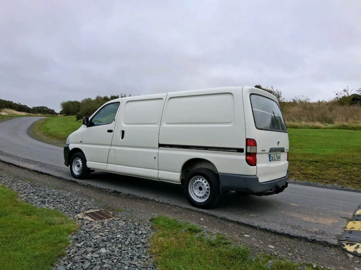 2008 hiace low km €5950 - Image 3