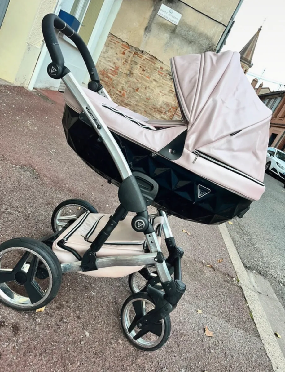 Junama pram - Image 1
