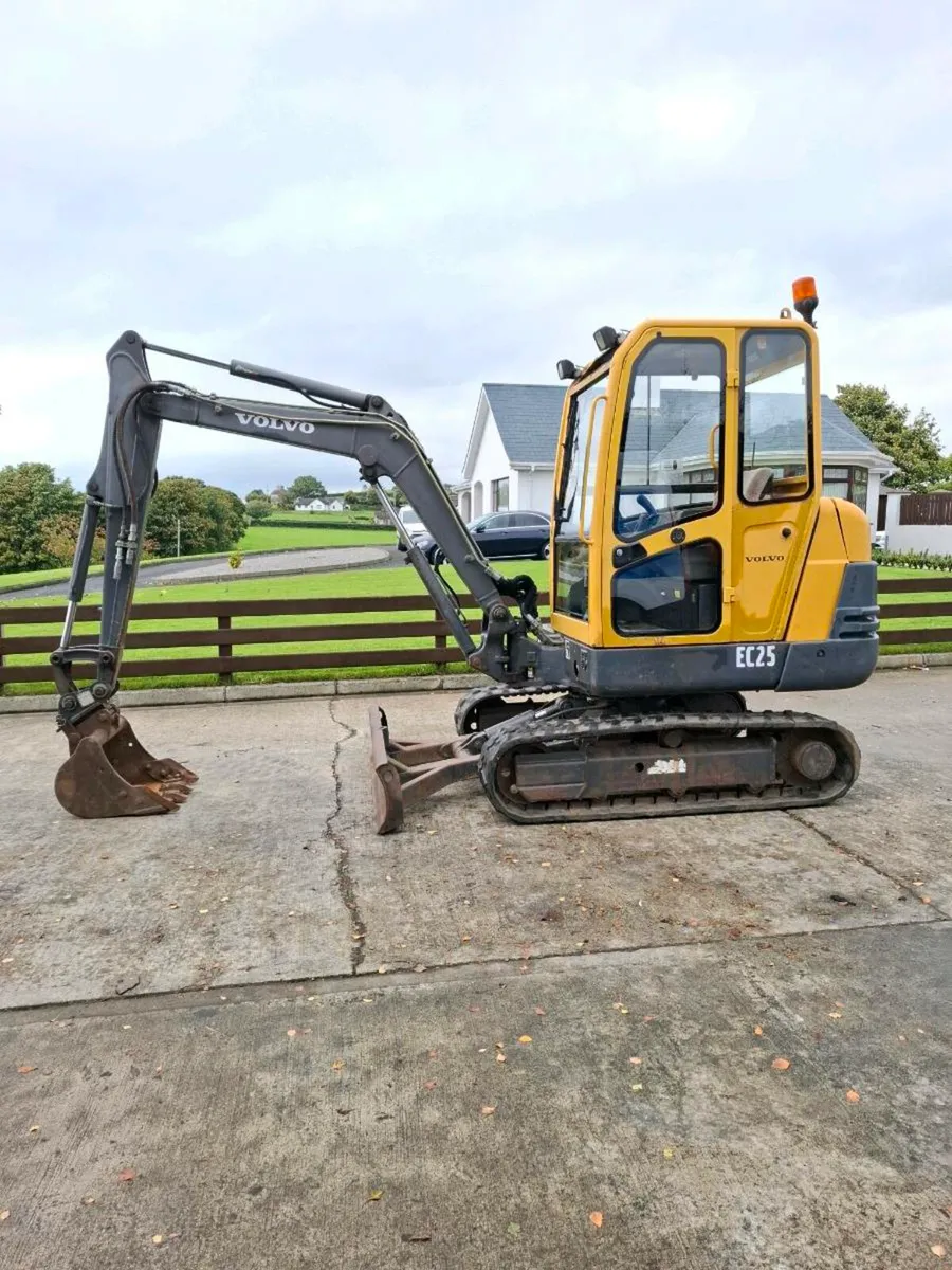 Selection of 3 ton diggers - Image 4