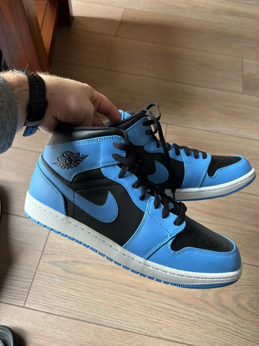Jordan 1 Mid - Image 1