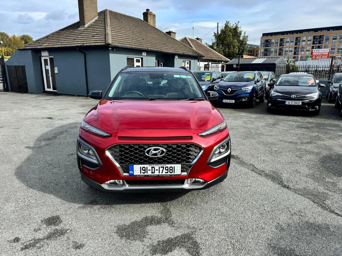 HYUNDAI KONA KAUAI 2WD EXECUTIVE TWO TONE 5DR - Image 3