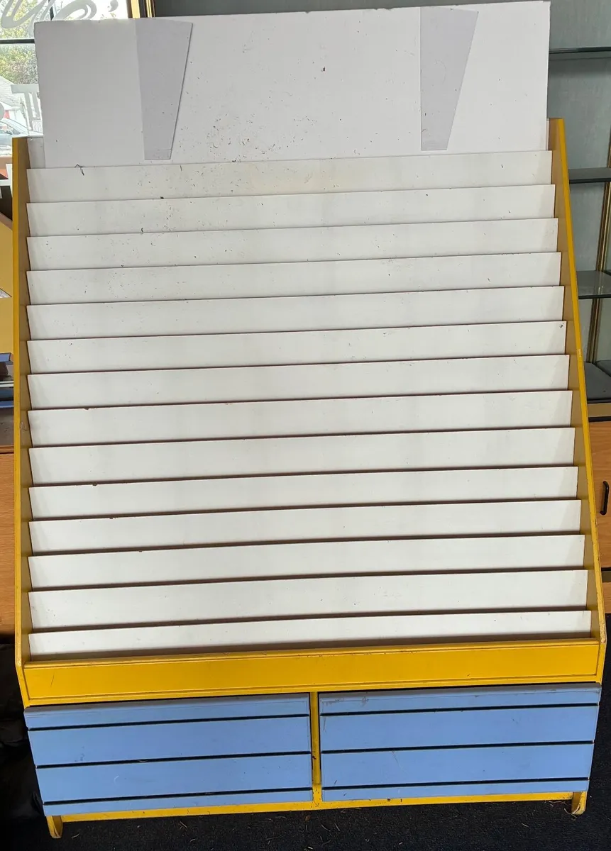 Card/ magazine display stand