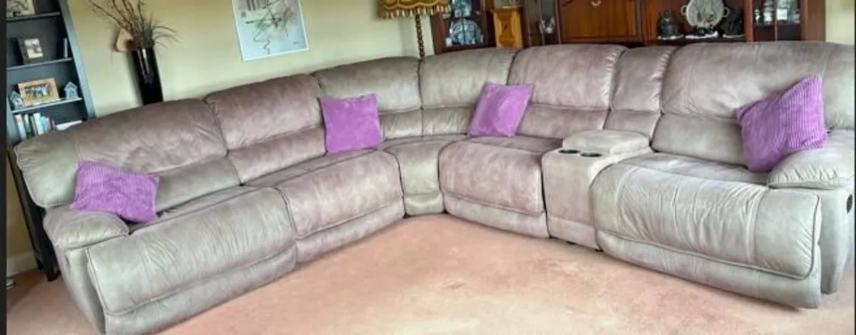 Large Corner Sofa – Seats 8 Comfortably | Recliner - Image 1