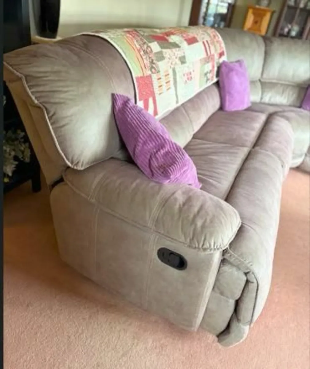 Large Corner Sofa – Seats 8 Comfortably | Recliner - Image 2