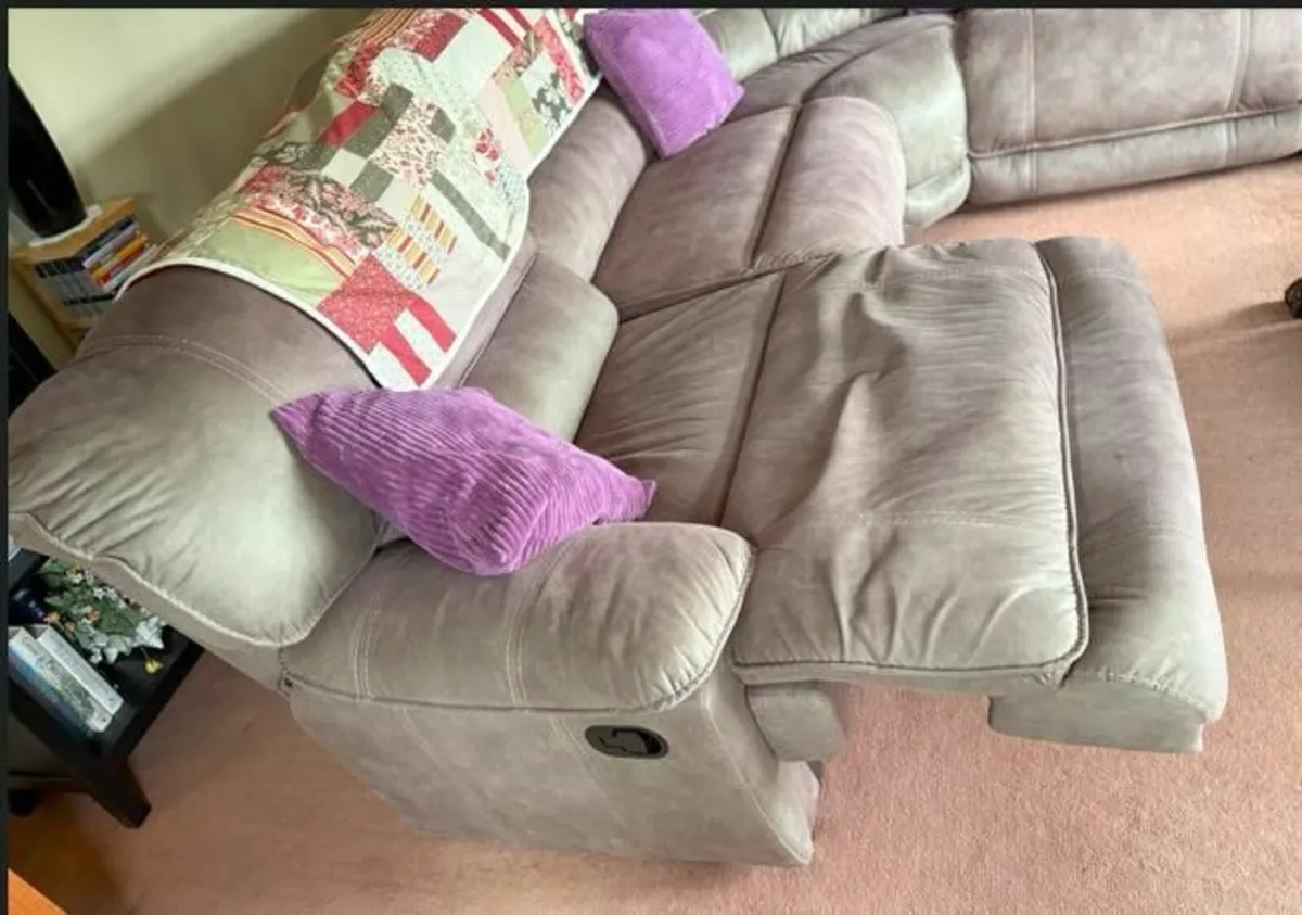 Large Corner Sofa – Seats 8 Comfortably | Recliner - Image 3
