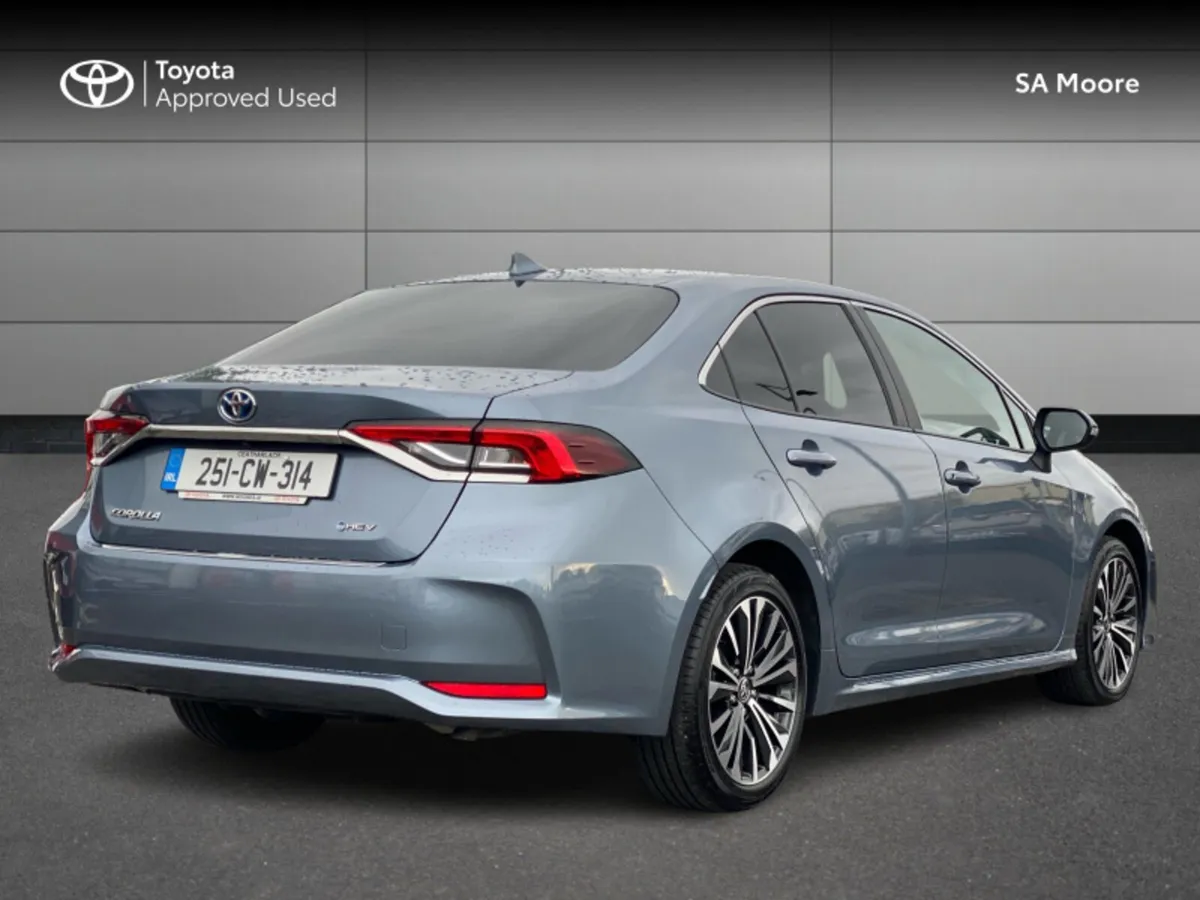 Toyota Corolla LUNA SPORT SALOON - Image 2