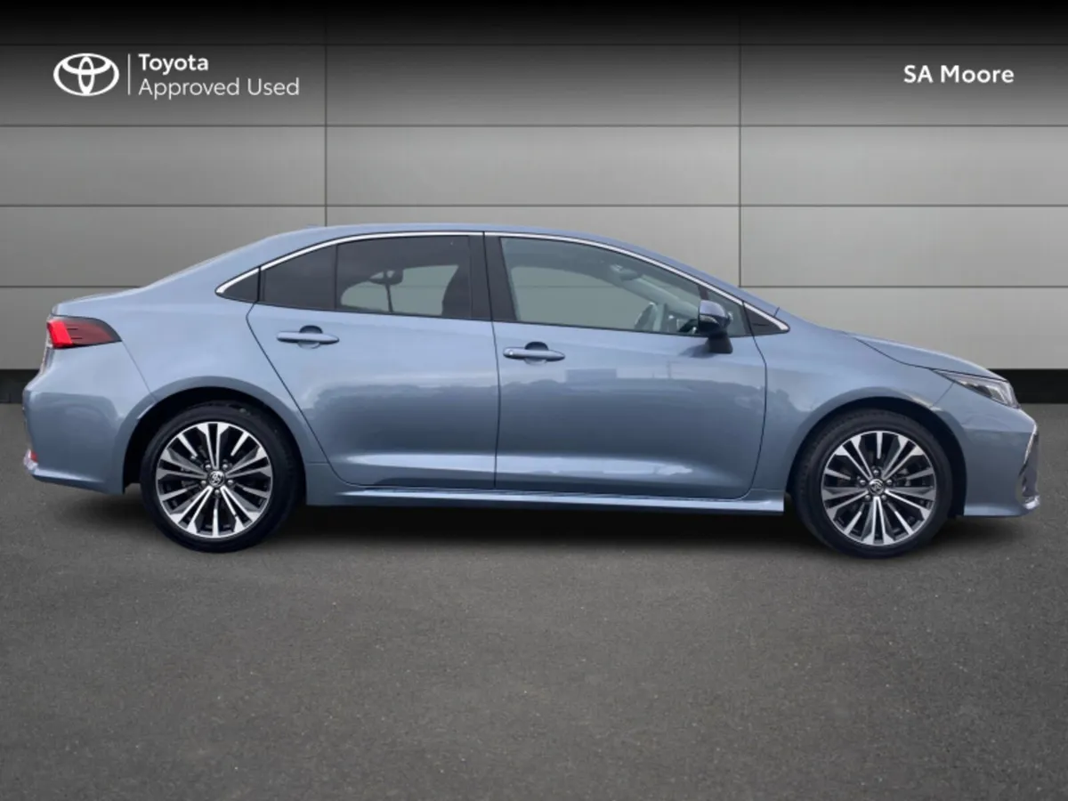 Toyota Corolla LUNA SPORT SALOON - Image 3