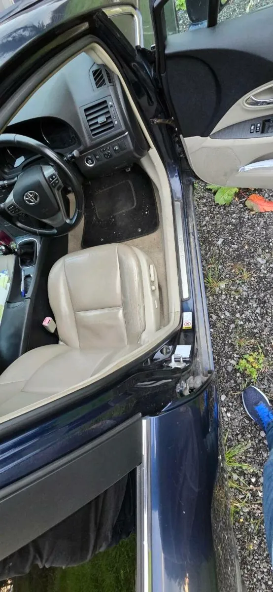 Toyota avensis t27 tourer - Image 3