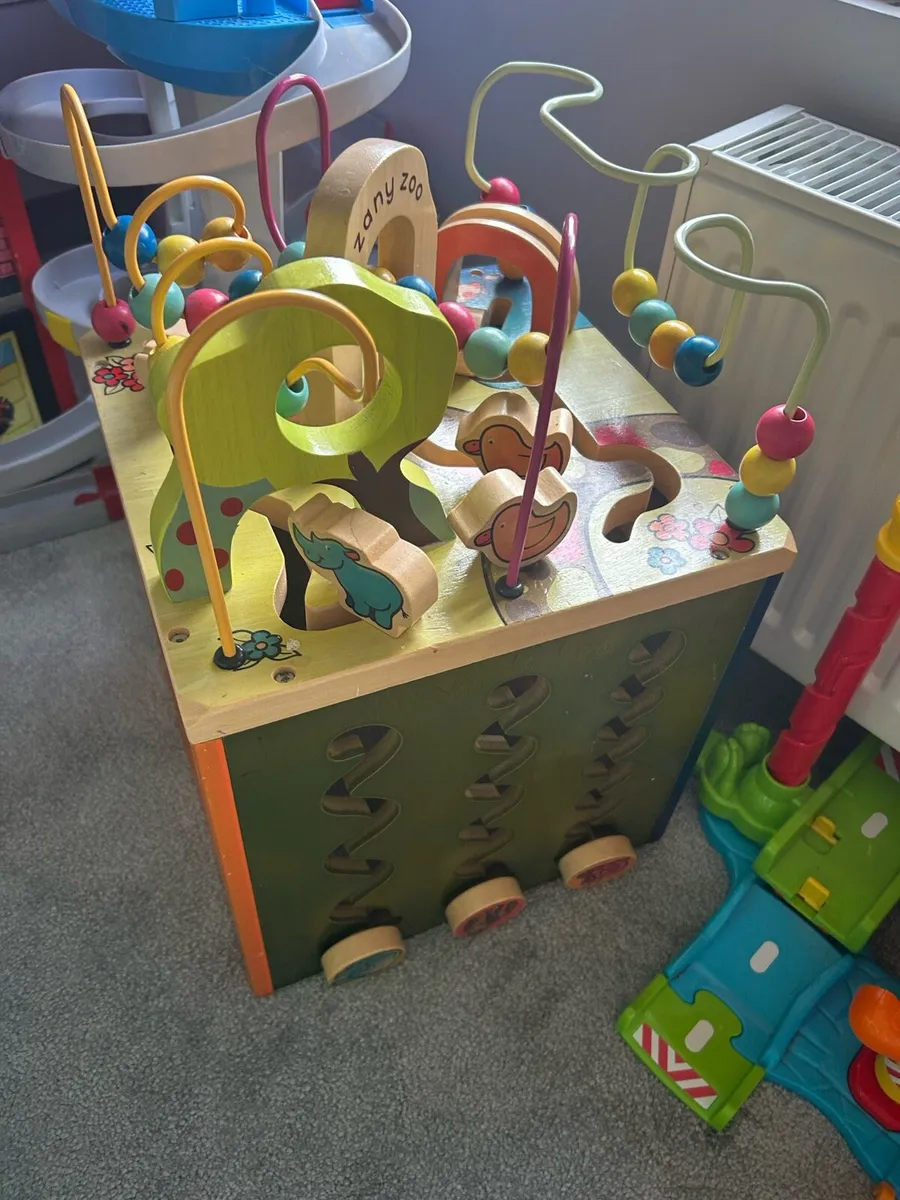 Wooden activity cube - Image 2