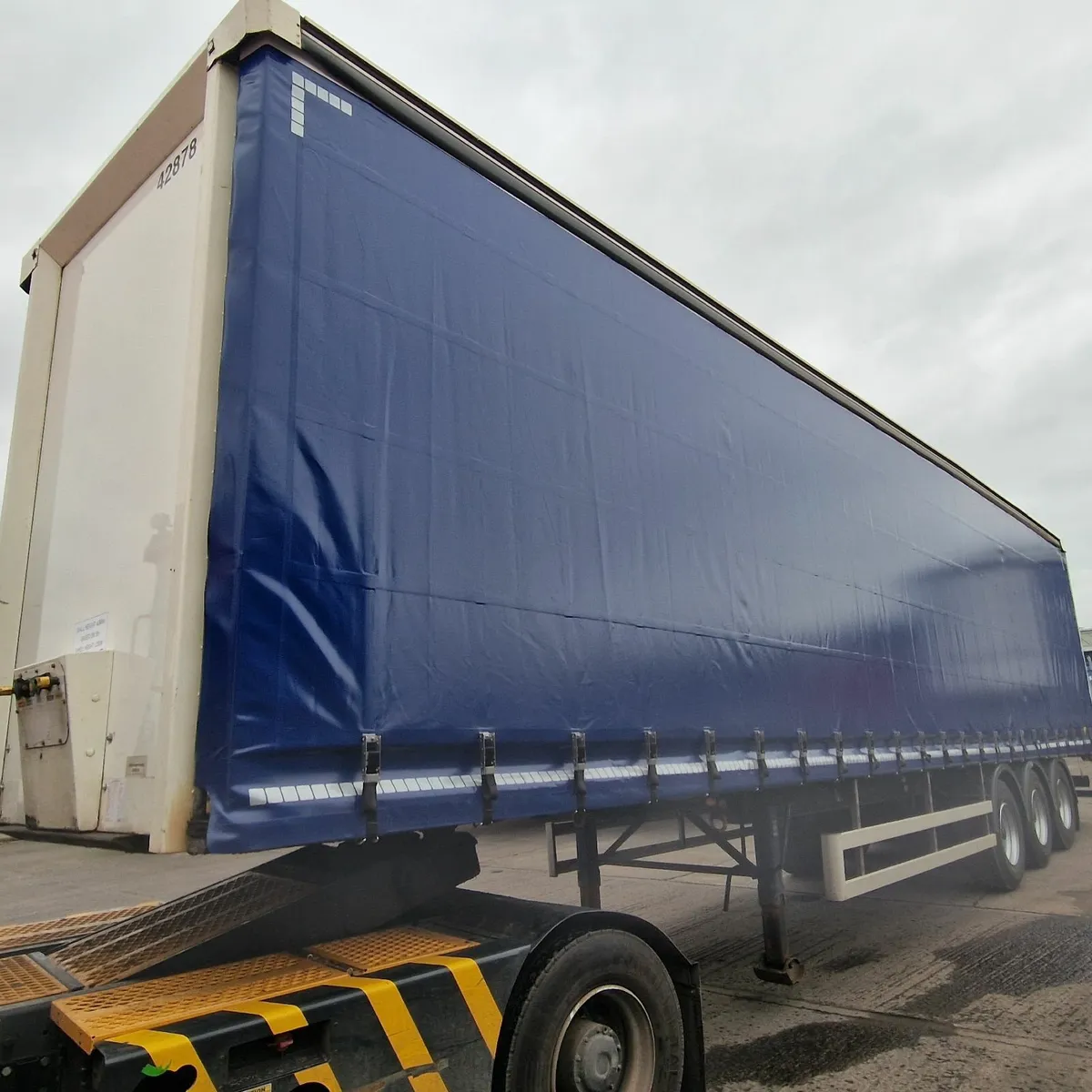curtainsider trailer 4.35m - Image 1