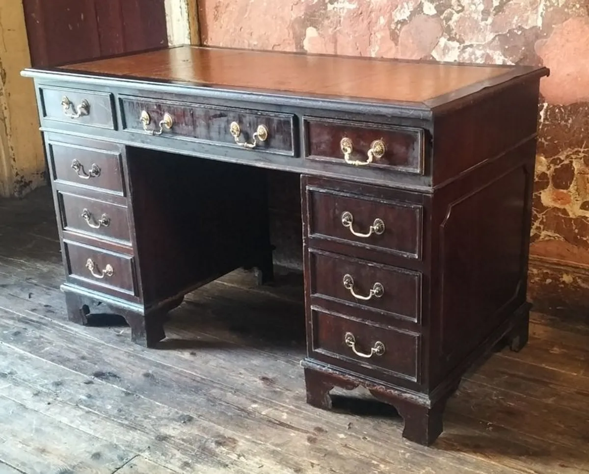 Georgian style mahogany Desk - Image 1