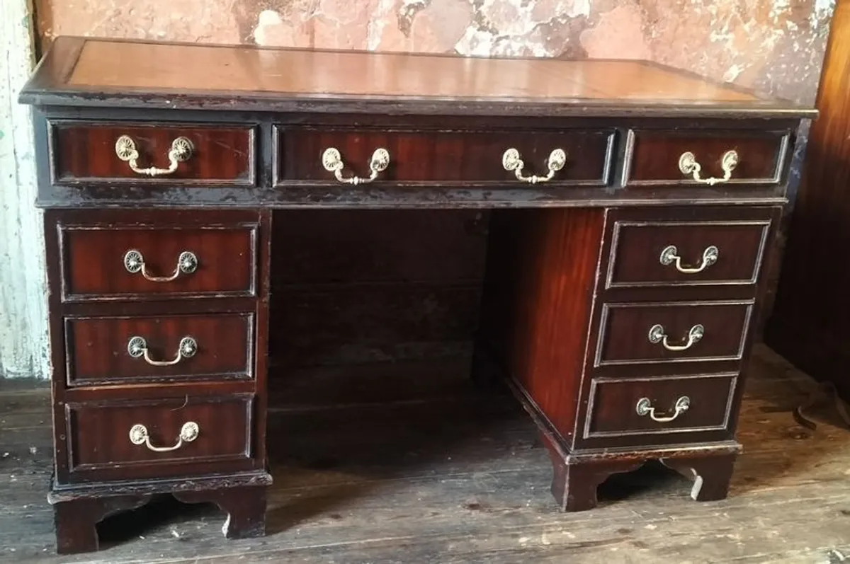 Georgian style mahogany Desk - Image 2