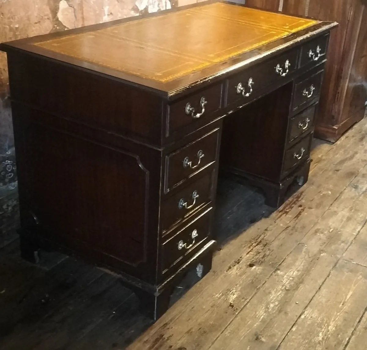 Georgian style mahogany Desk - Image 3