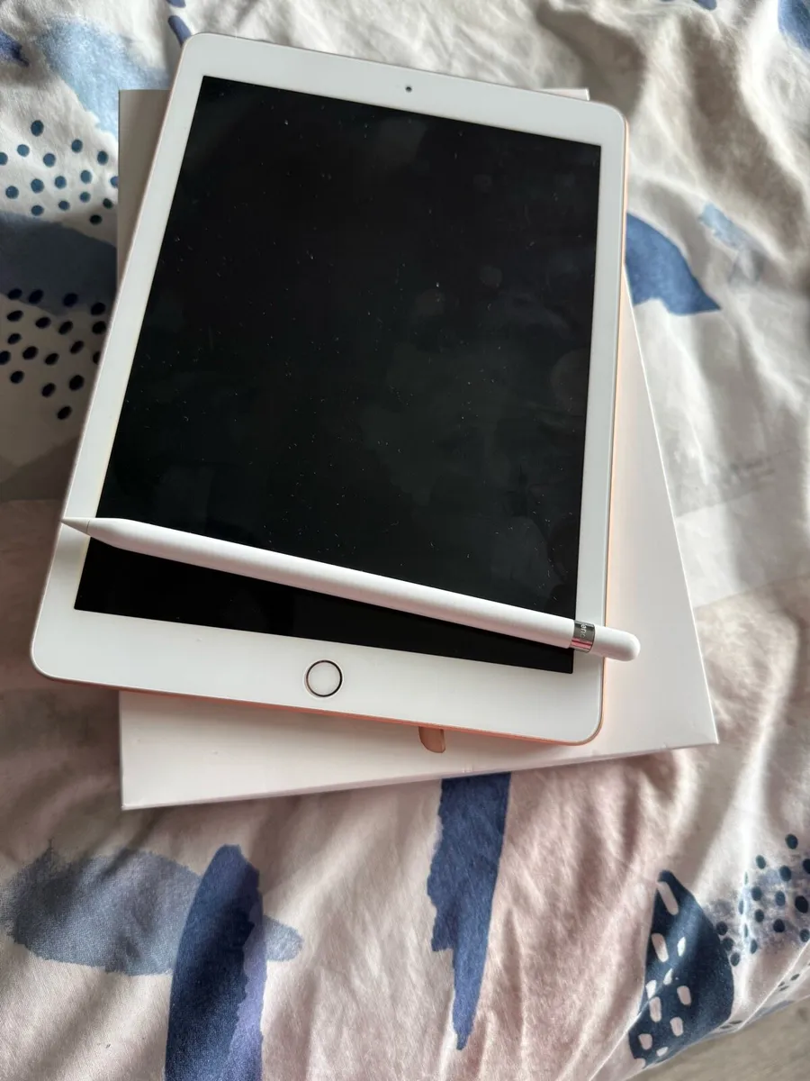 iPad and Pen - Image 1