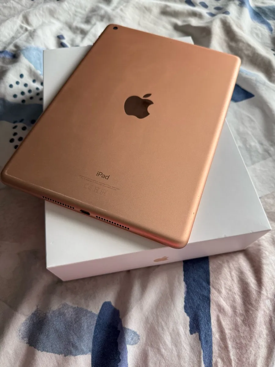 iPad and Pen - Image 2