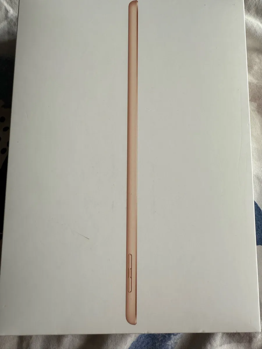 iPad and Pen - Image 4