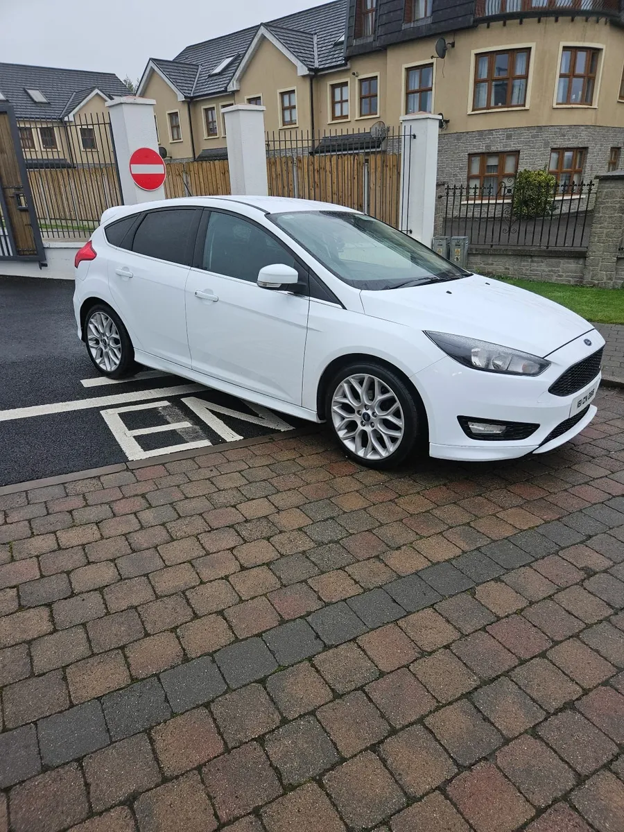 161 FORD FOCUS ZETEC S - Image 1