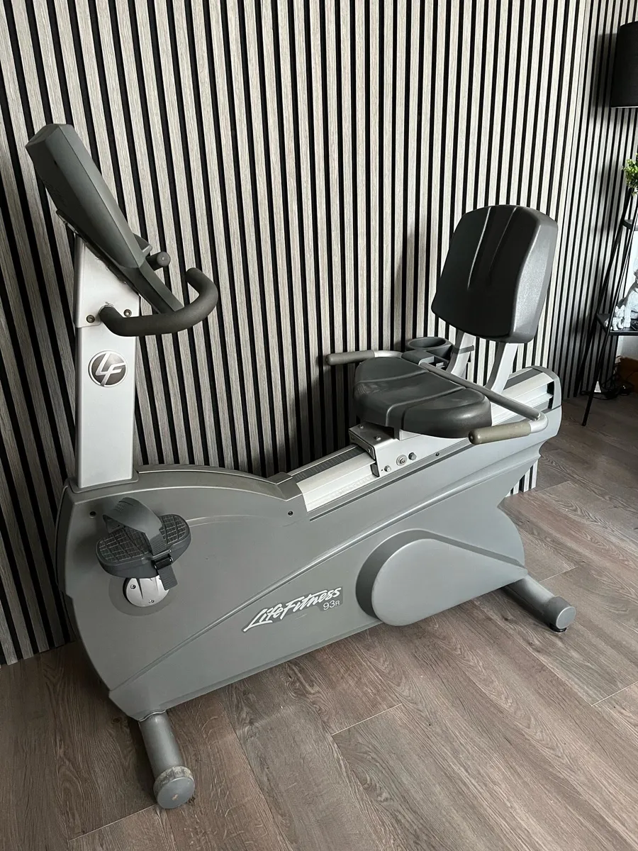 Exercise bike // life fitness // recumbent bike - Image 1