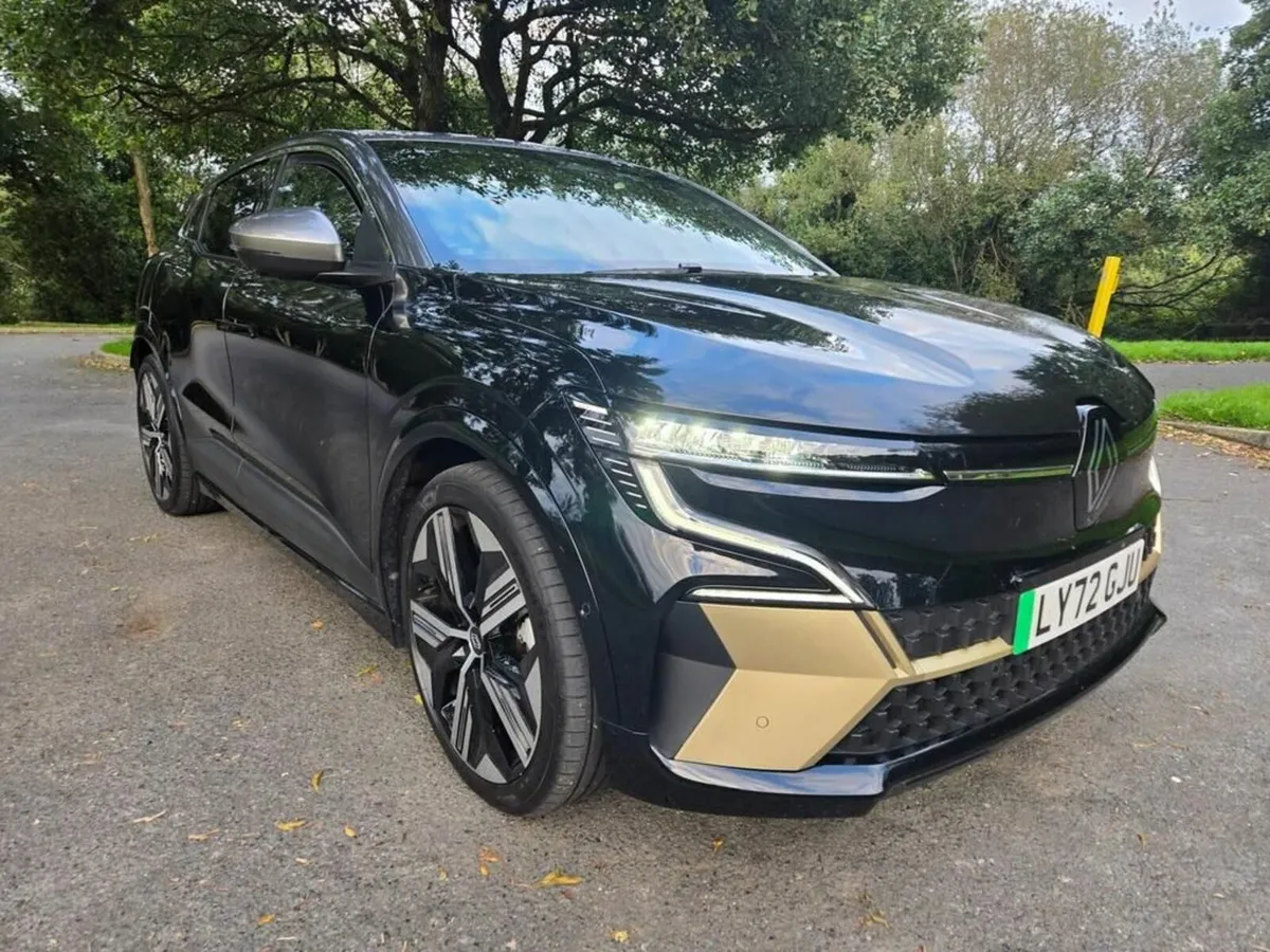 Renault Megane E-TECH 2023 TOP OF THE RANGE - Image 2