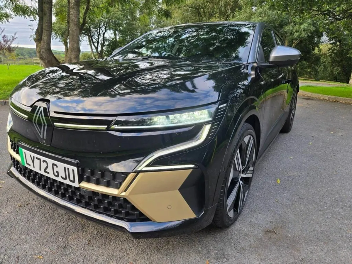 Renault Megane E-TECH 2023 TOP OF THE RANGE - Image 3