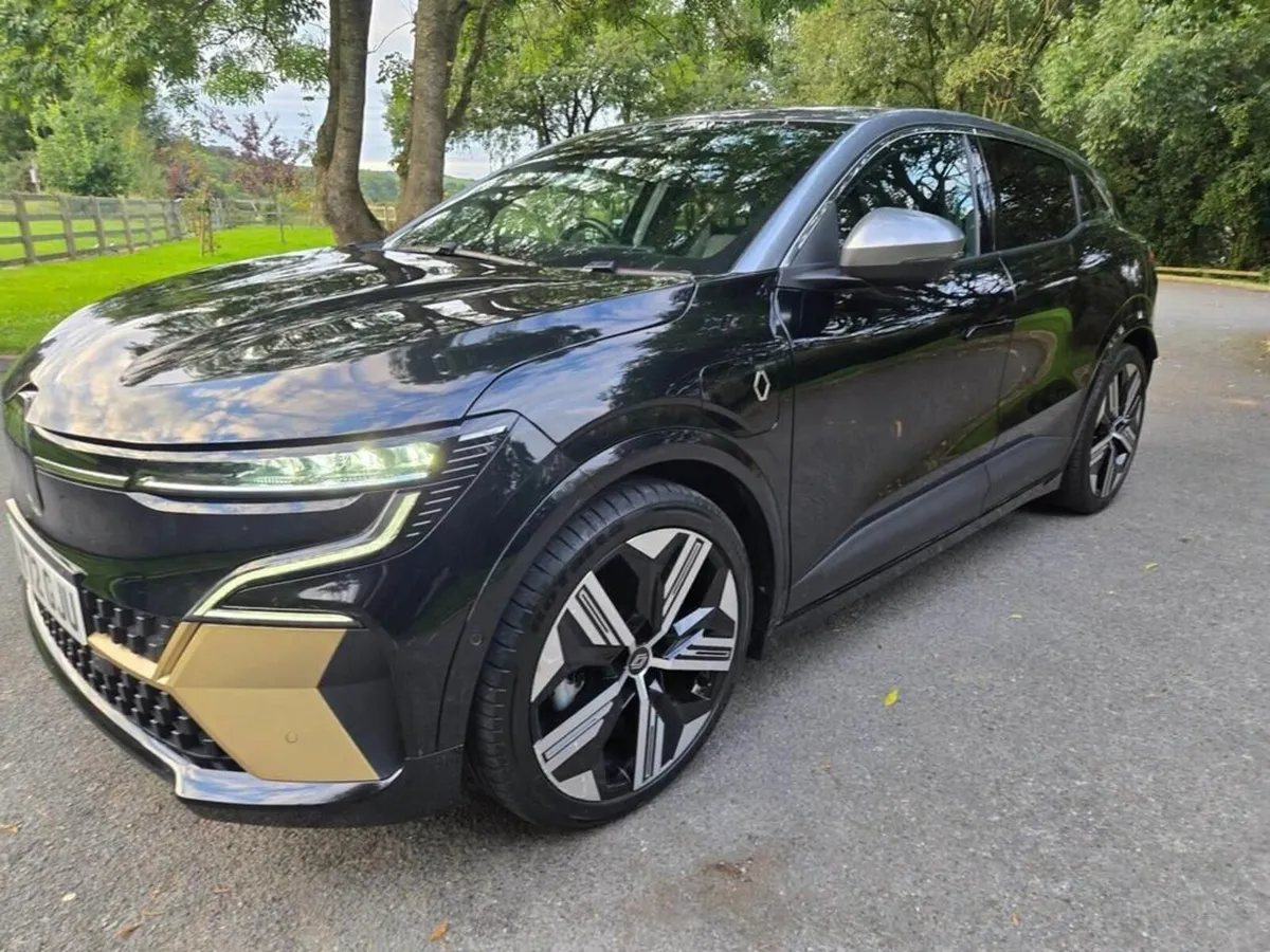 Renault Megane E-TECH 2023 TOP OF THE RANGE - Image 4