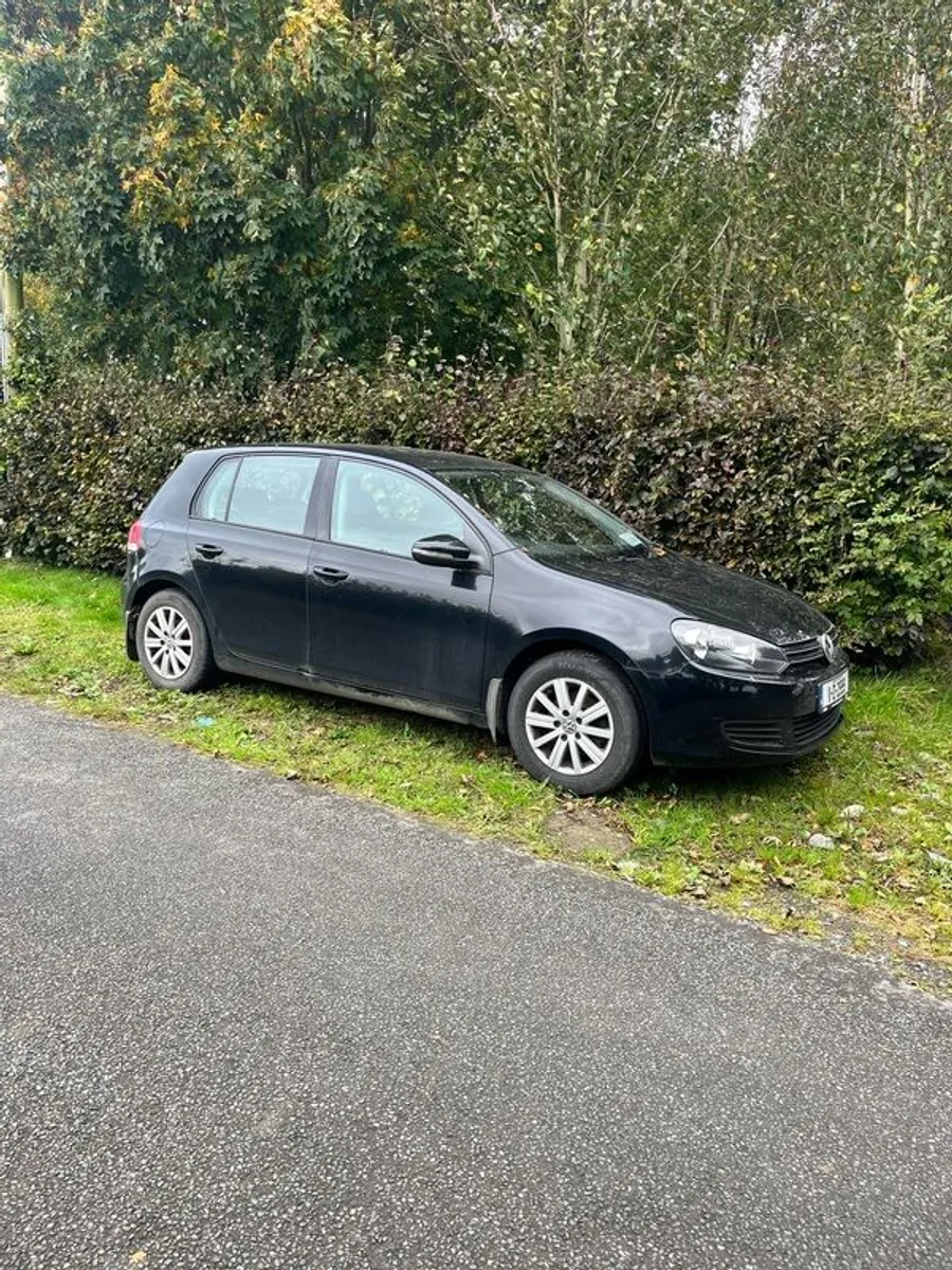 2011 Volkswagen Golf - Image 1