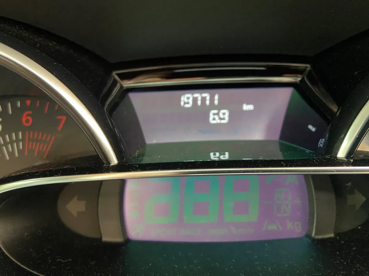 Renault Clio 2018 LOW MILEAGE - Image 3