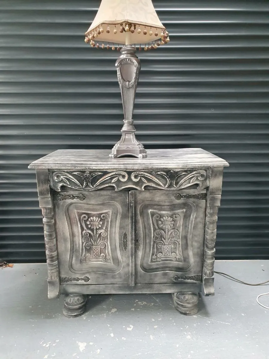 Old world vintage sideboard - Image 1