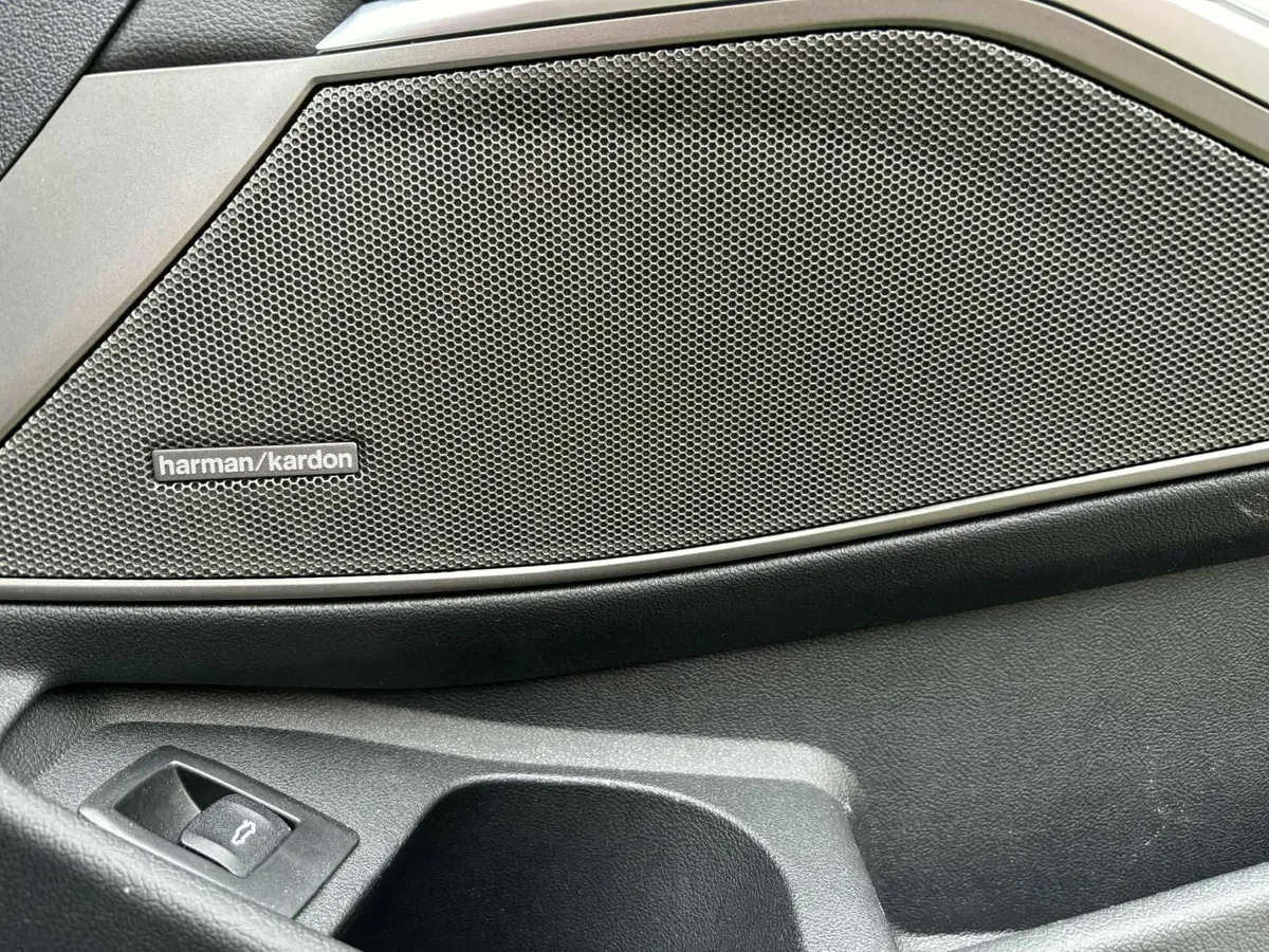 BMW 3-Series 2023 - Image 2