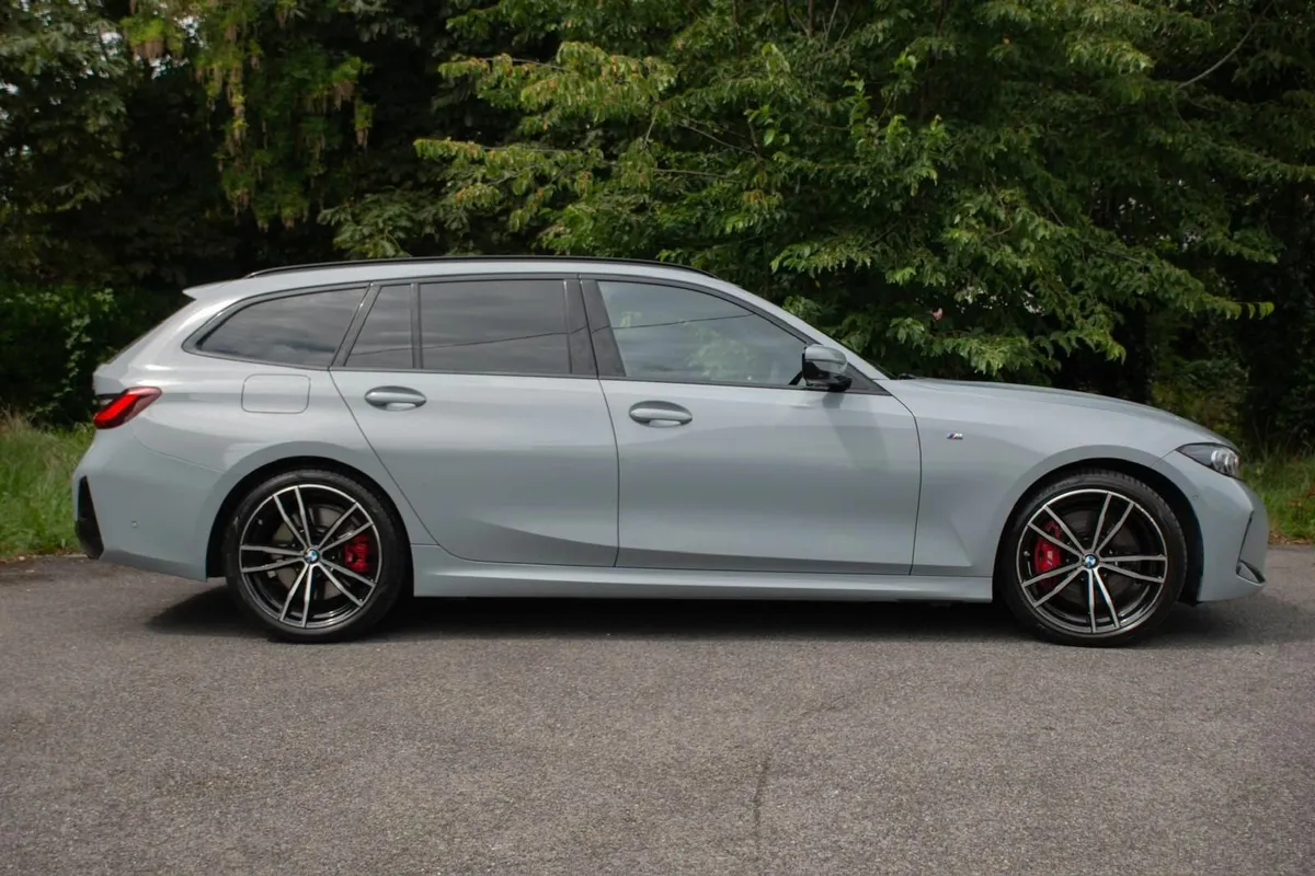 BMW 3-Series 2023 - Image 3