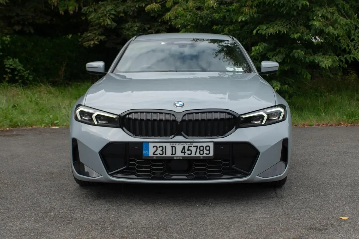 BMW 3-Series 2023 - Image 1