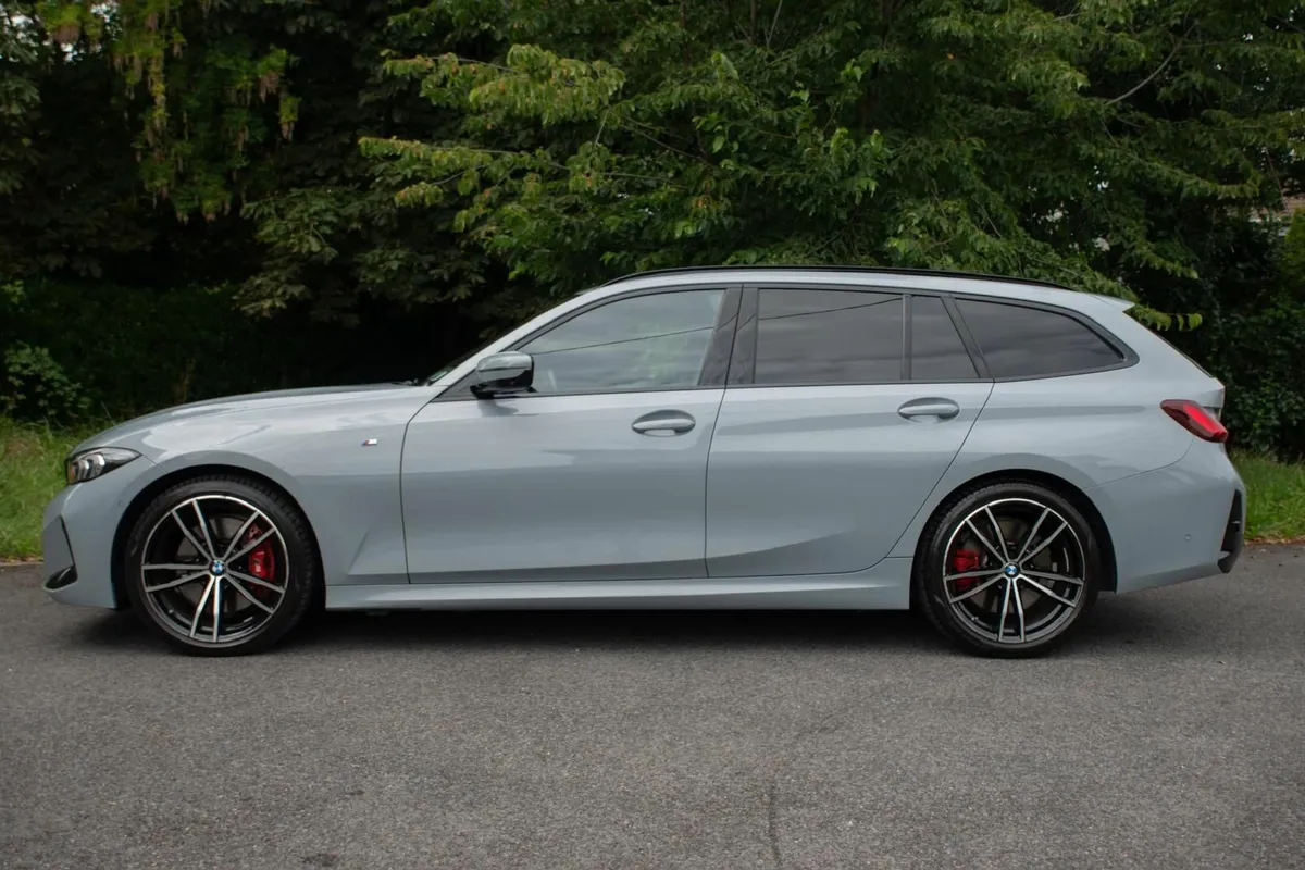 BMW 3-Series 2023 - Image 4
