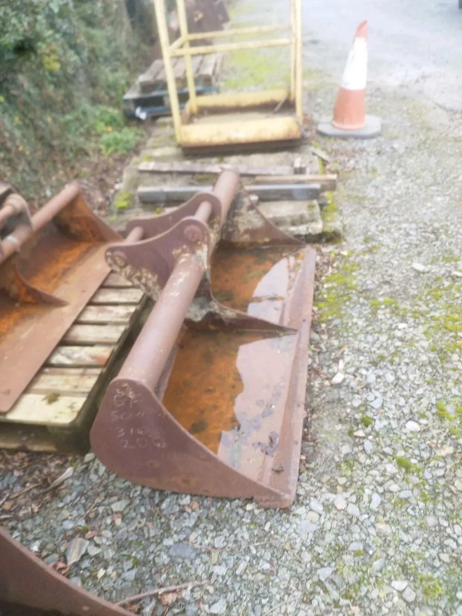 Digger bucket - Image 1