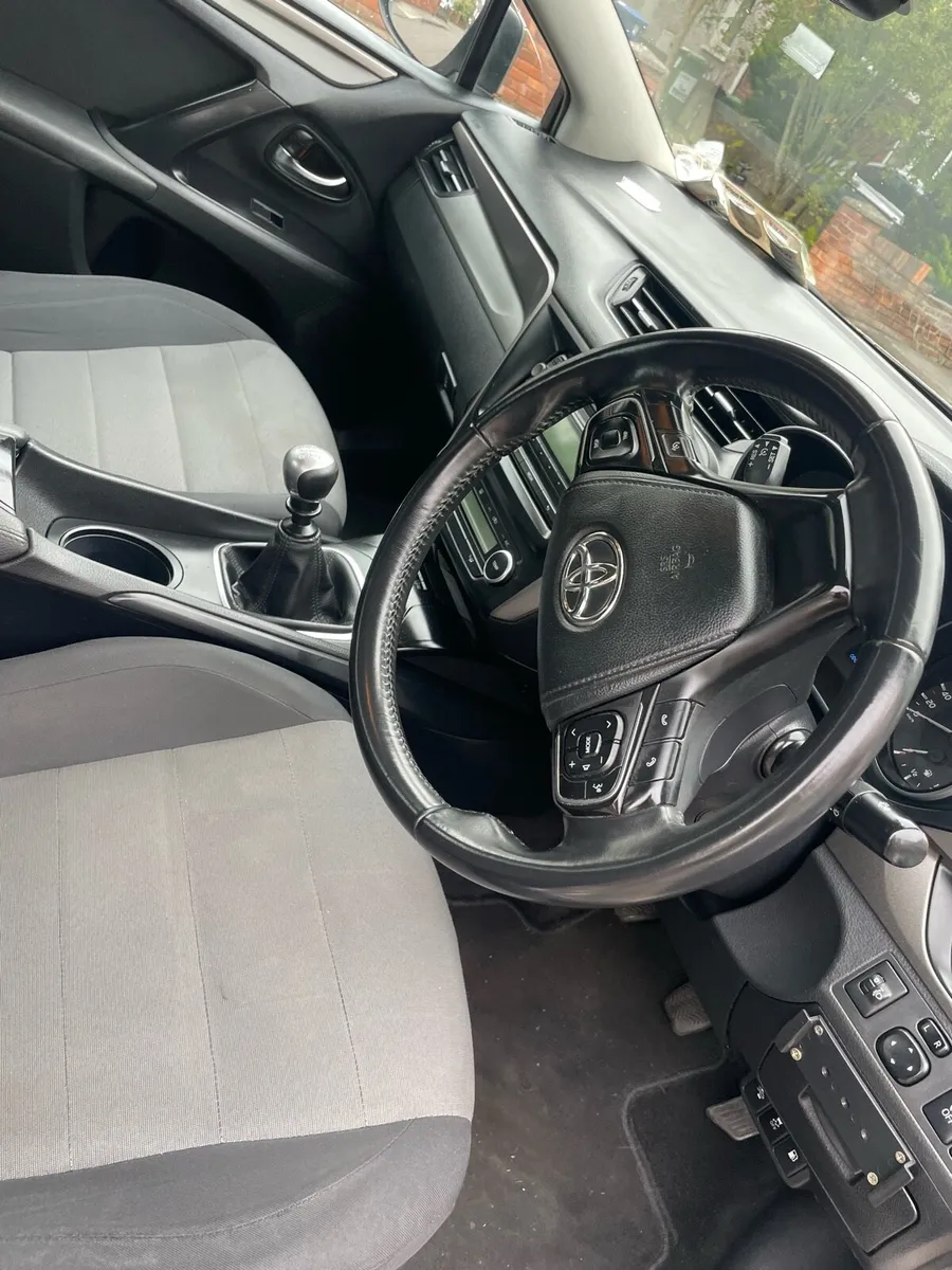 Toyota Avensis 2016 Low price 3700 - Image 4