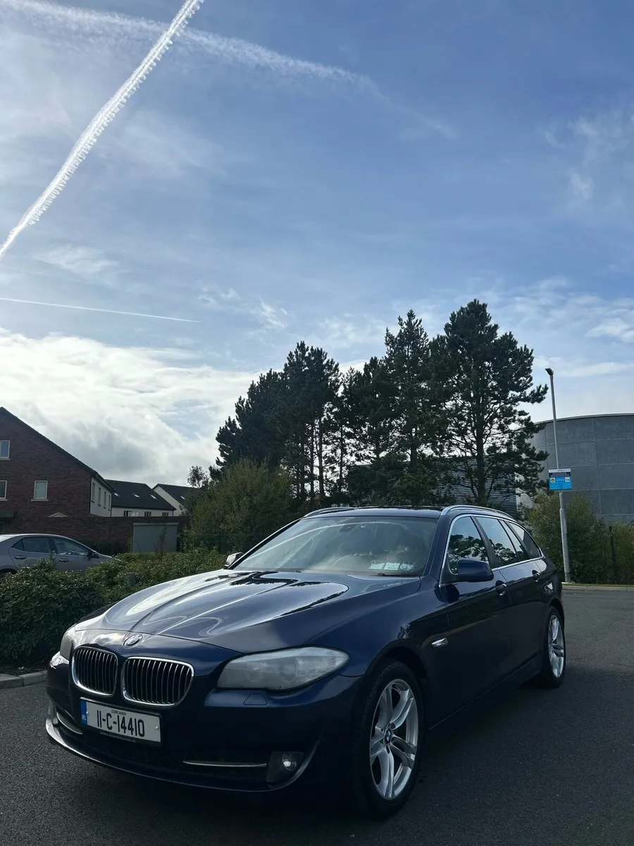 BMW f11 5-Series 2011 - Image 2