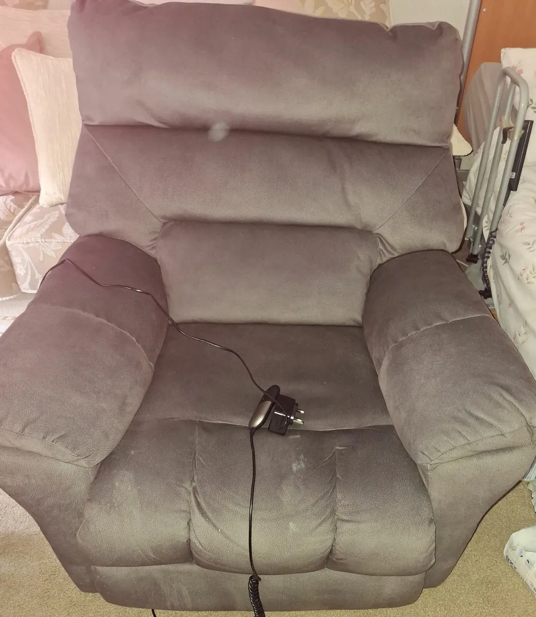 Recliner - Image 2