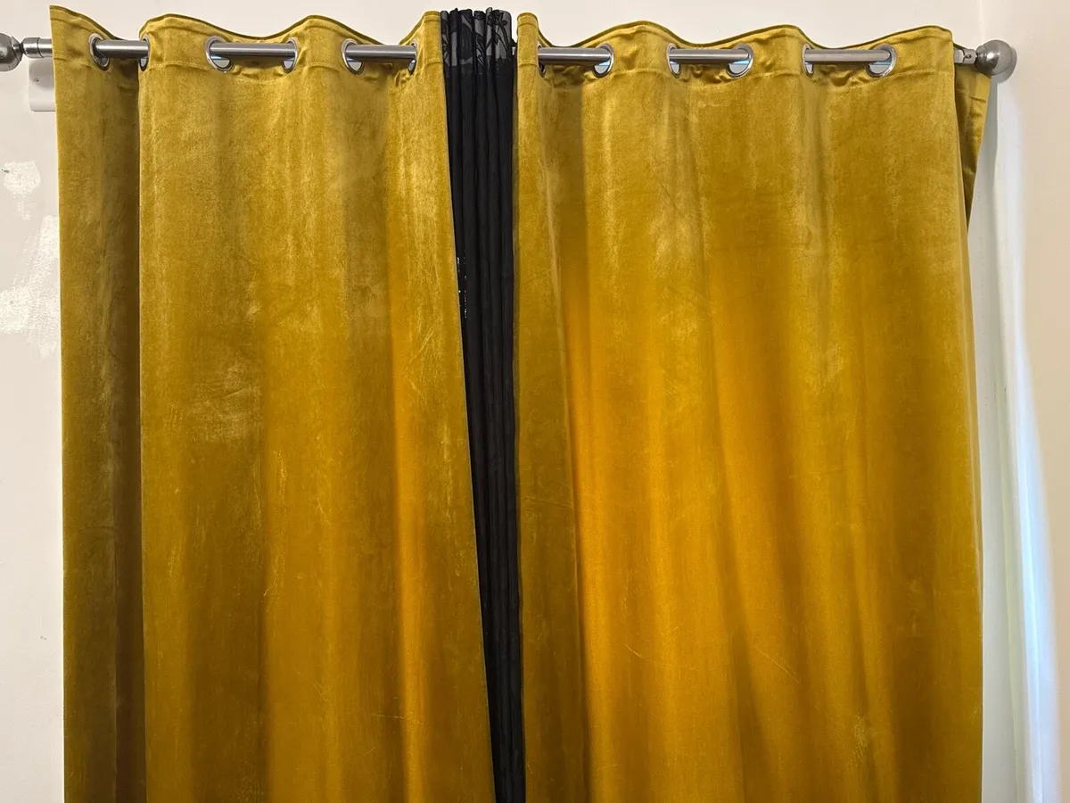 Curtains - Image 2