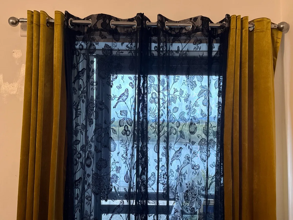 Curtains - Image 3