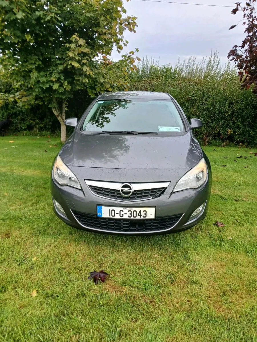 Opel Astra Diesel, 2010 - Image 1